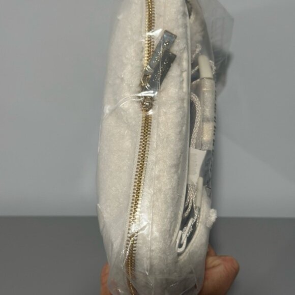 Everywhere Belt Bag 2L Fleece NWT - Gold / Opal - Picture 3 of 3